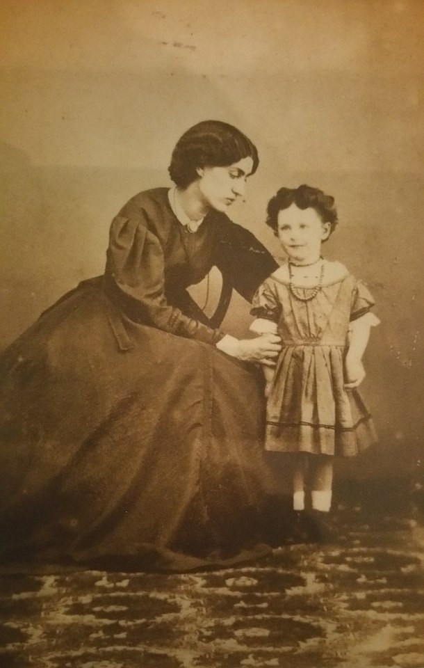 Pre Raphaelite Muse Jane Morris With Her Daughters