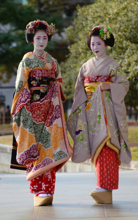 Maiko Fukuharu and Maiko Ryouka, Gion Higashi