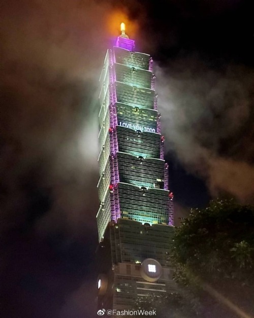 tododowneyjr-universe:Taipei 101 ″It lights up for you...