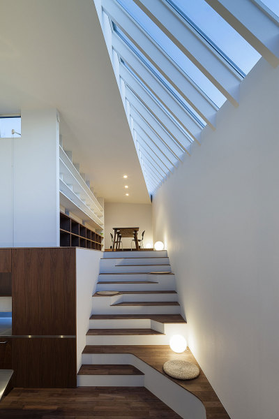 ombuarchitecture:<br /><br />Casa-sakanoueBy acaa / Kazuhiko Kishimotovia Japan Architects