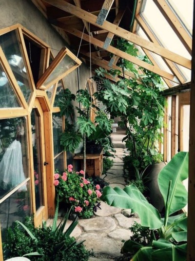 Amazing Greenhouse Earthship