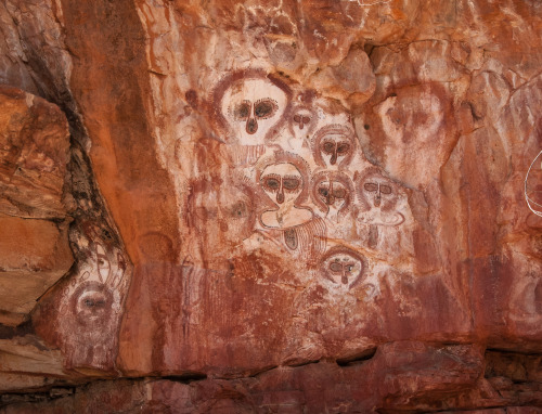 theufos51:Wandjina PetroglyphsThese Australian primitive...