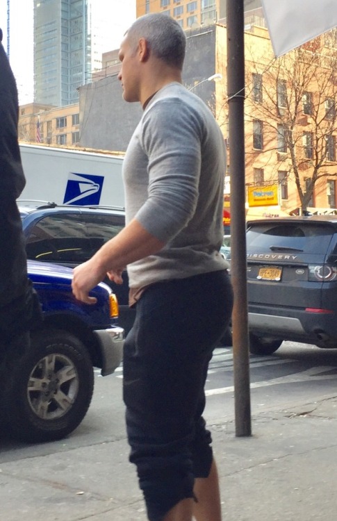 manbuttsofnyc:Total DILF