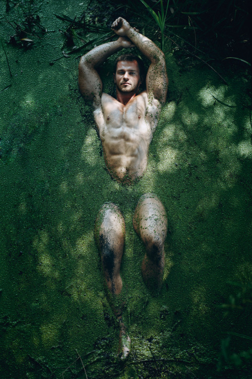 siroyagihkd:Egu Gato by Mitya Nevsky  (via: Homotography)