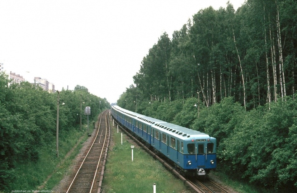 Moscow metro, running near Izmailovskaya station (1985)