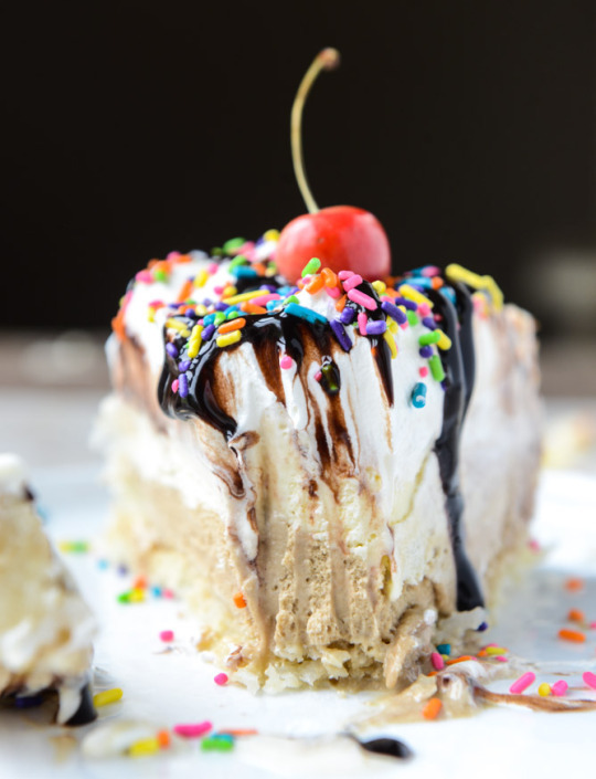 540px x 705px - Coffee Ice Cream Hot Fudge Sundae Pie with... - Food Porn