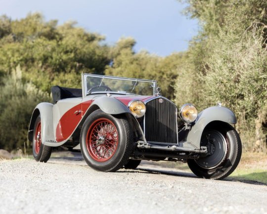 alfa romeo 8c 2300 cabriolet decapotable 1932 A semana de leilões que ocorre anualmente no Arizona é palco para os principais carros esportivos e antigos trocarem de mãos.