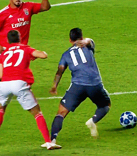 james rodriguez nutmegs bayern munich champions league 19.09.2018 uefaedit fcbmedit gif
