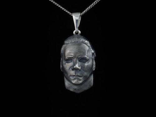 sixpenceee:Amazing horror jewelry for horror addicts: Critters...