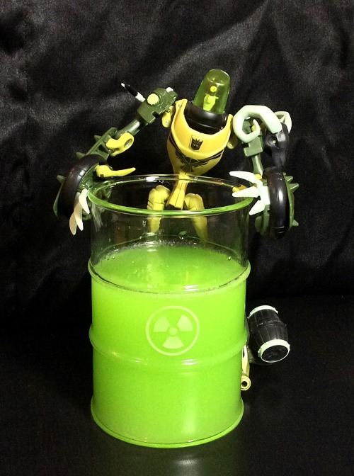 Toxic Waste1 ½ oz vodka1 ½ oz McGuinness melon...