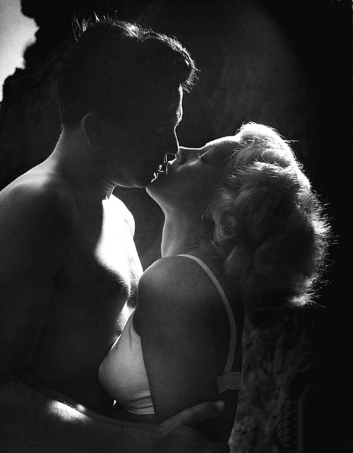 wehadfacesthen:Lana Turner and John Garfield in The Postman...