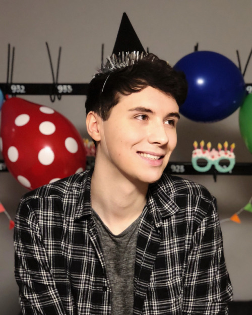 danielhowell:the realisation that i get to eat some cake/the...