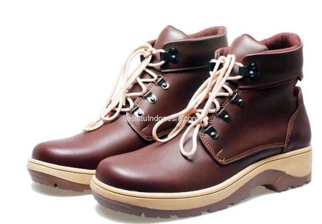  Sepatu  boot  BSM 405 adalah  sepatu  boot  yang nyaman 