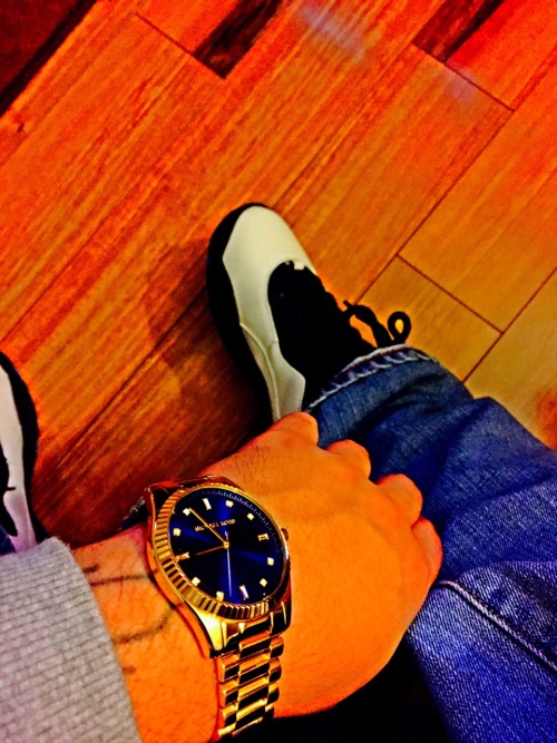 Kicked back for the day #michael kors #10’s