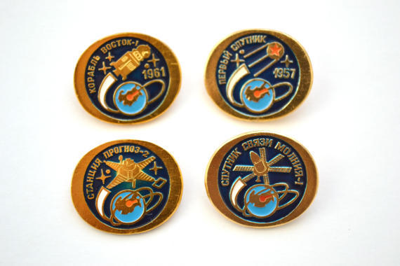 Set of 4 vintage space pins
Listed on Etsy: http://ift.tt/2msQncy