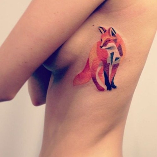 I love this geometic fox tattoo