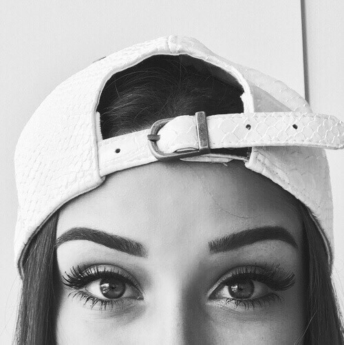 girls-with-snapbacks-on-tumblr