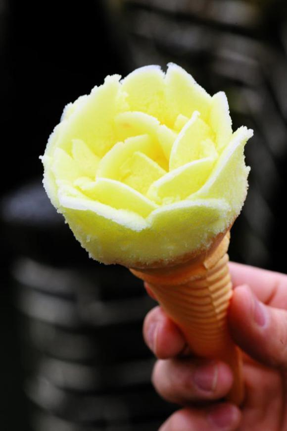 These Enticing Cones Of Rose Shaped Ice Cream Are Archie Mcphees Endless Geyser Of Awesome