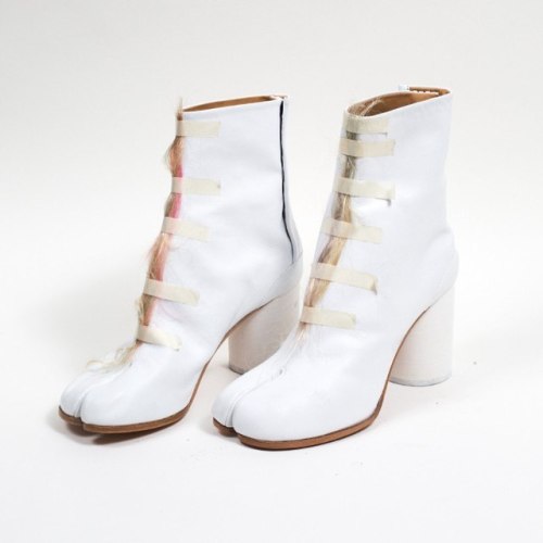 virginsuicides: Totokaelo x Margiela exclusive white tabi...