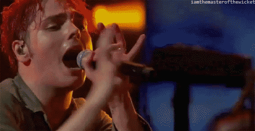 gerard way sucks live why Gerard way sucks live why