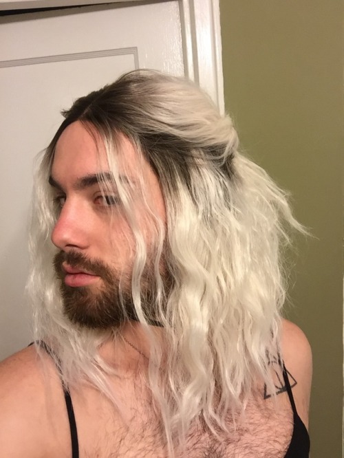 mundanemerman:Got a new wig!!!! Feeling like a hot lesbian....