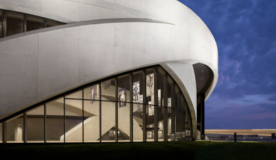 National Veterans Memorial and Museum / Allied Worksph: Jeremy Bittermann