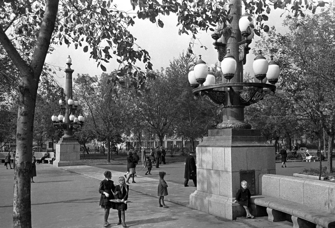 Tsvetnoy Boulevard in Moscow (1955)