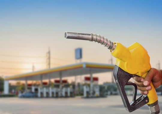 Posto de combustível: abasteço com gasolina ou etanol?