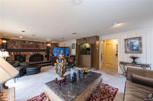 househunting:$350,000/5 br/3800 sq ftbuilt in 1966Farmington...