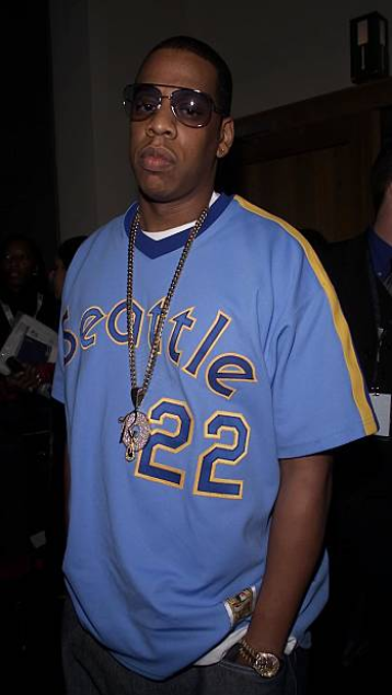 aintnojigga:Jay-Z, photographed as he arrived at the MTV...