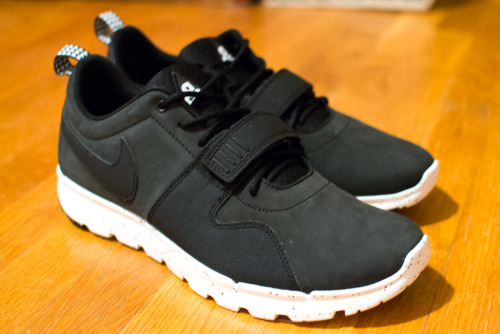 nike acg trainerendor olive