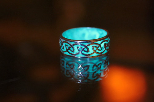 wickedclothes:Sterling Silver Celtic Glow In The Dark RingThis...