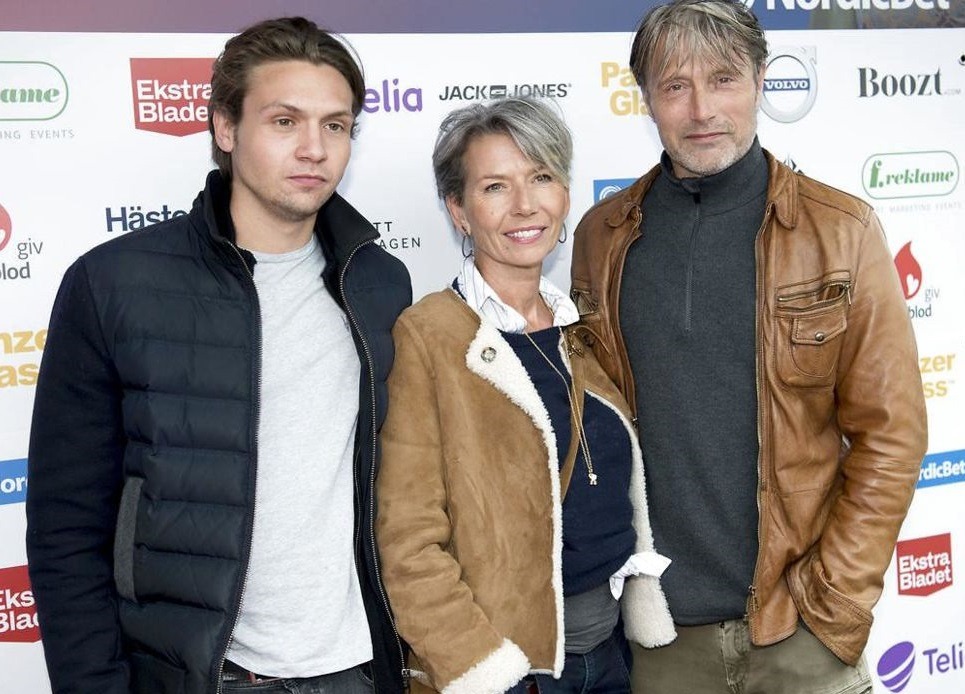 Прекрасные фото Мадса Миккельсена с его любящей семьей, которые ...