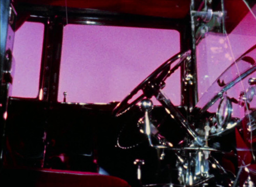 ozu-teapot:Kustom Kar Kommandos - Kenneth Anger - 1965