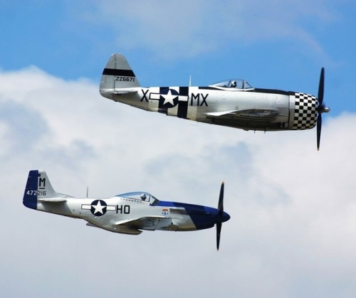 retrowar:P-47 Thunderbolt & P-51 Mustang fighters