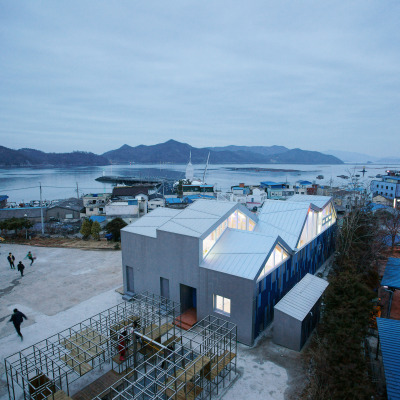 dezeen:<br /><br />Gangjin Children’s Centre by JYA-RCHITECTS<br />Photography by Hwang Hyochel<br />