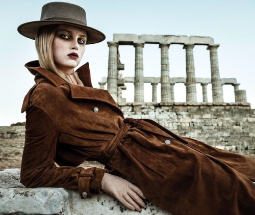 books0977:Rianne van Rompaey at the Temple of Poseidon in...