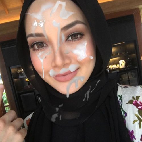 darkgoateepatrol:Neelofa cum facials