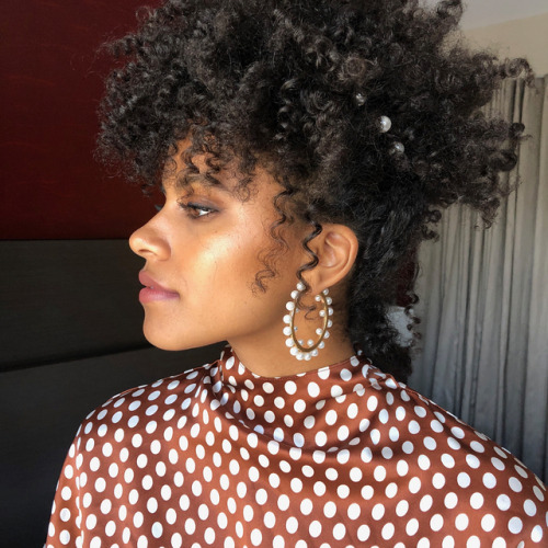 zaziesource:Zazie Beetz look for Comic Con.