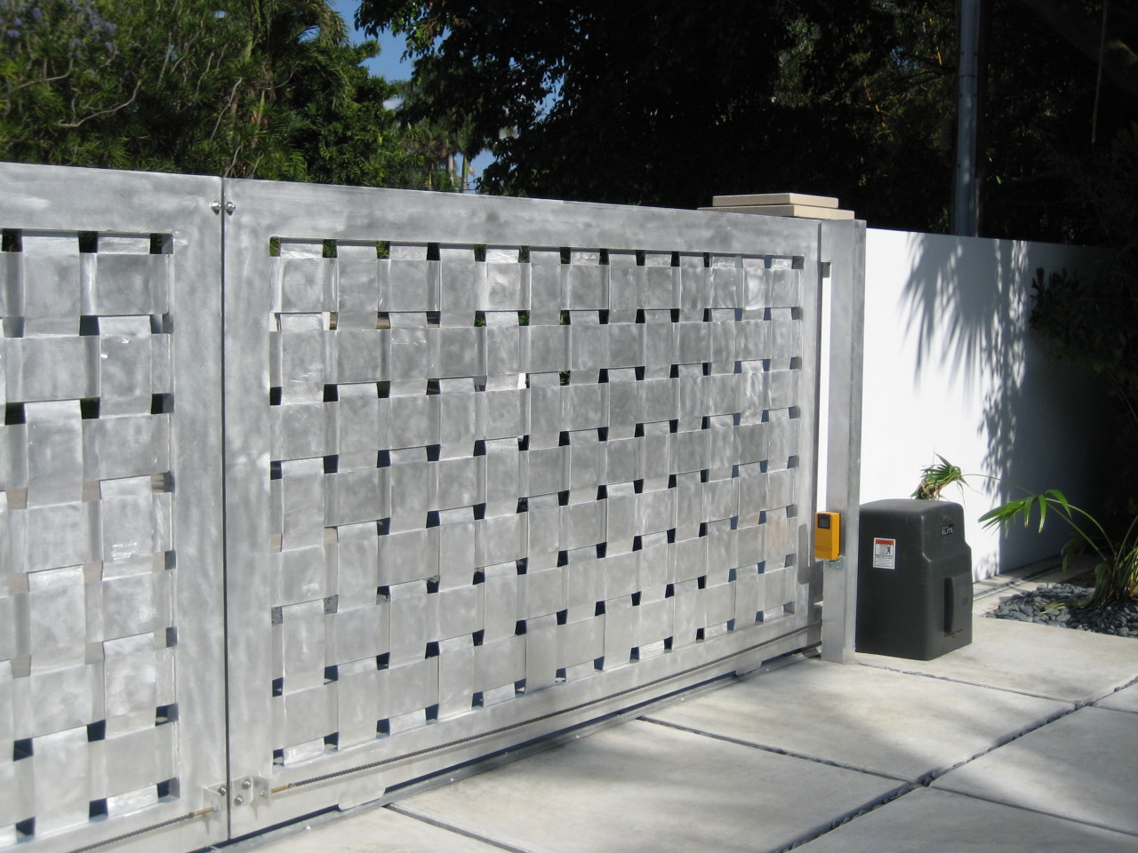 Southern California Garage Door Repair If Your Driveway Gate Is
