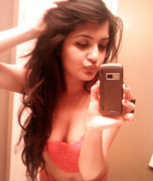 nudedesiart:Gorgeous indian girl