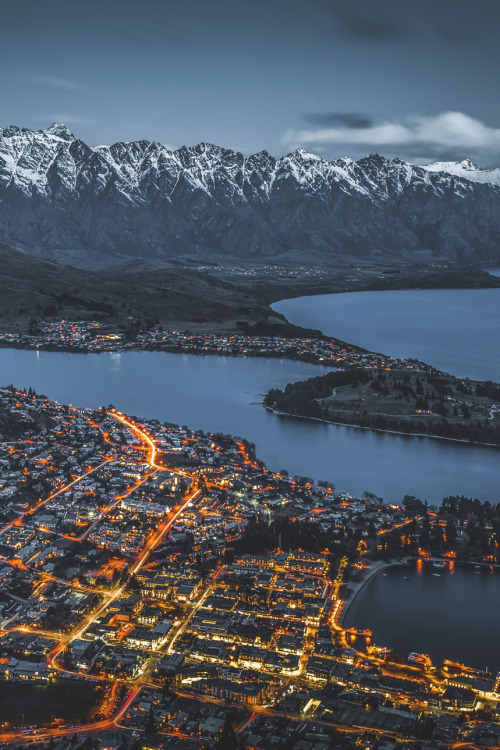 “The night is coming to Queenstown“ :that’s Queenstown, Otago,...