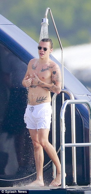 niallhorantheirish:Harry in Saint Barthélemy  - December 30,...