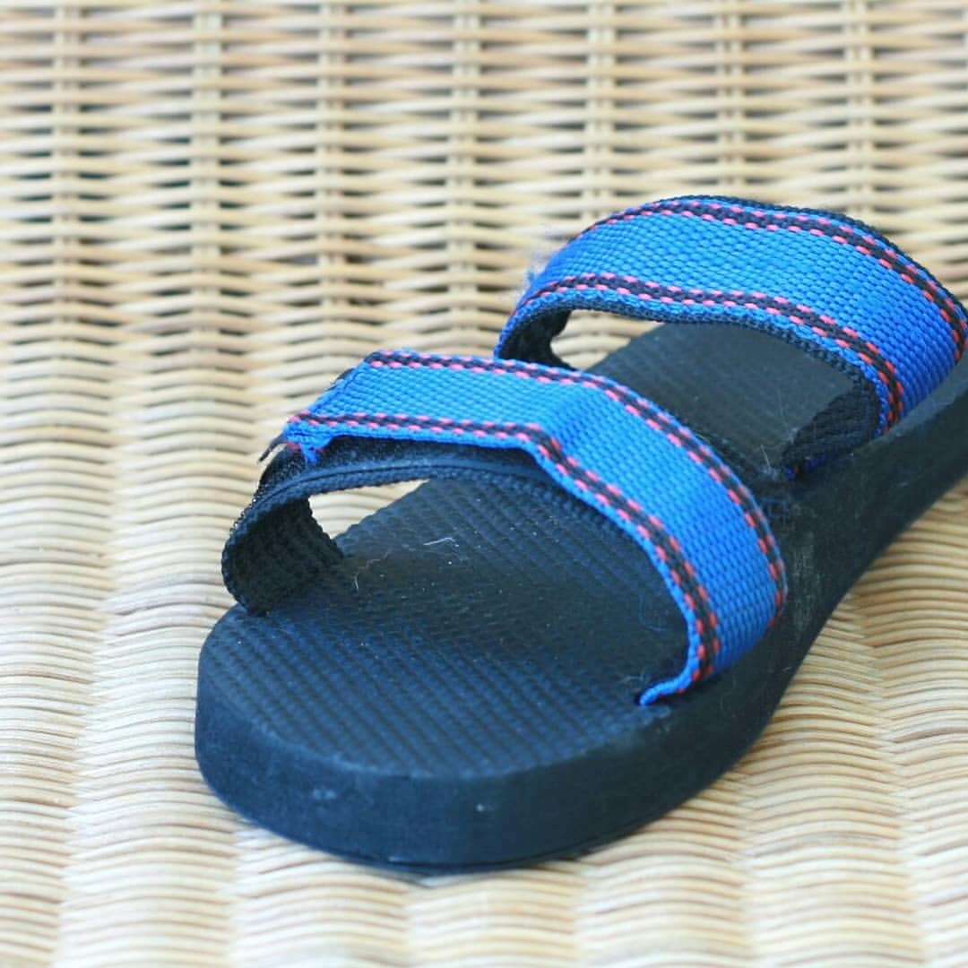 vintage reef sandals