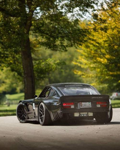 derautofan:Backside of 70’s Nissan Fairlady Z06 via...