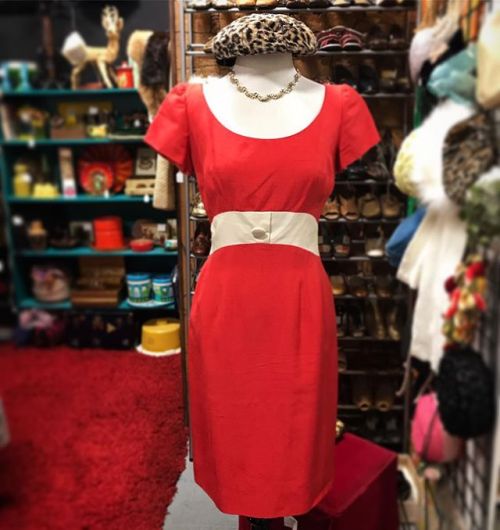 Lots of lovely goodies added to the #ModCloset booth in #downtownelkhart Come see! π β€οΈ
.
.
#60sstyle #60sfashion #vintagefashion #vintage #vintagedress #wiggledress #pinupdress #elkhart — view on Instagram https://ift.tt/2EI9zOu