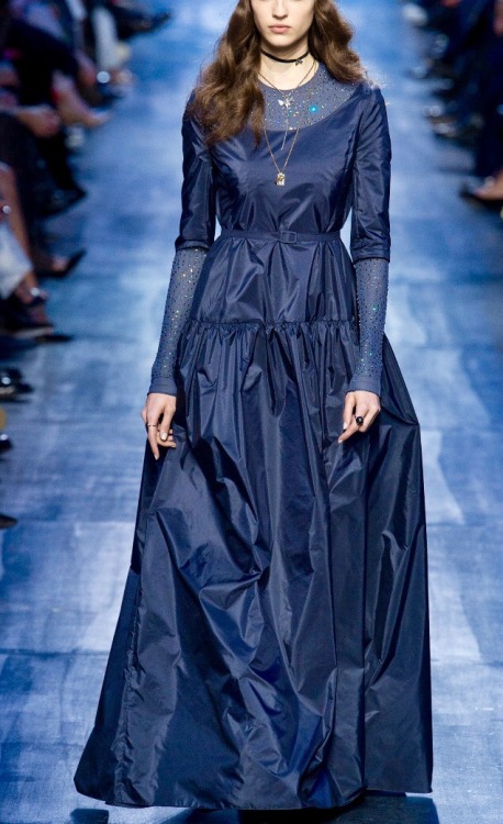 Fashion details blue taffeta pleates christian dior rtw fashion details blue dress