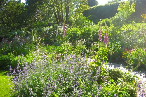 geopsych:Glastonbury’s Chalice Well Gardens. If you ever have a...