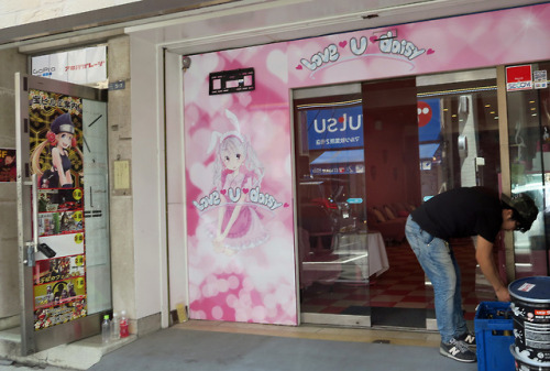 ninetail-fox:Before opening store ,Akihabara