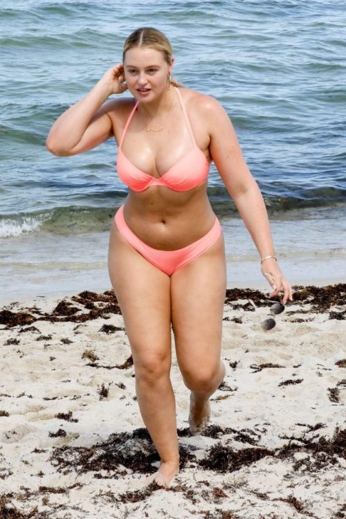 irishrover85:Iskra Lawrence hot snaps